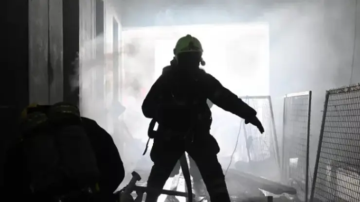 В Красноярске из горящей высотки эвакуировали 50 человек