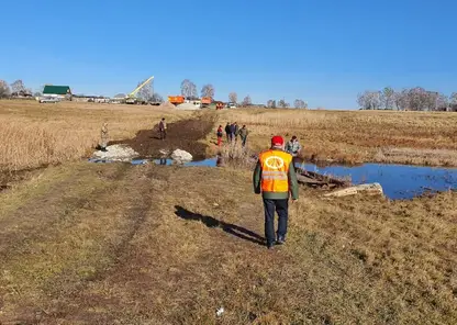Временную переправу организовали рядом с разрушенным мостом в Новосибирской области