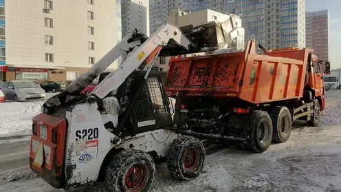 В Красноярске после потепления усилили работу по уборке улиц
