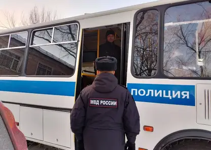 Полиция Красноярска во время рейда по мигрантам отправила 6 человек в военкомат