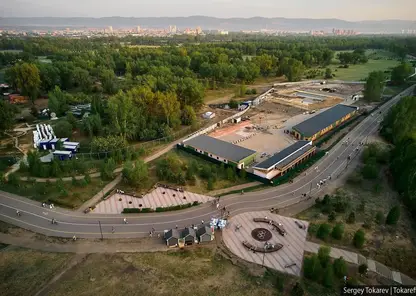 Красноярский фотограф Сергей Токарев показал ход строительства открытых бассейнов на Татышеве