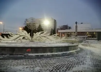 В Красноярске фонтаны на Театральной площади готовят к Новому году