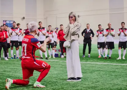 Нападающий красноярского «Енисея» сделал предложение девушке на футбольном матче