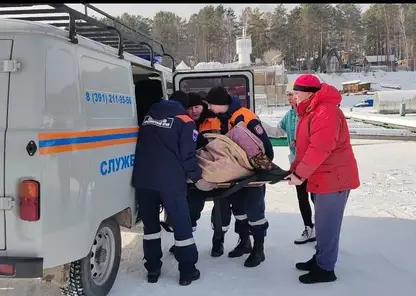 На Красноярском водохранилище в результате наезда мотобуксировщика на палатку серьезно пострадала женщина