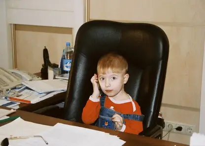 3-летний мальчик на несколько минут стал главой Железнодорожного района Красноярска
