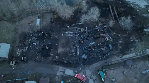 Крупный пожар уничтожил несколько домов в Песчанке под Красноярском