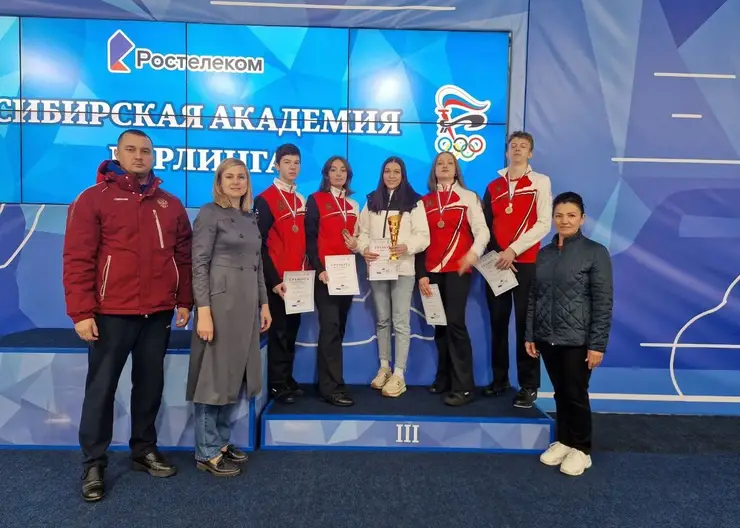 Красноярские керлингисты стали бронзовыми призерами первенства Сибири