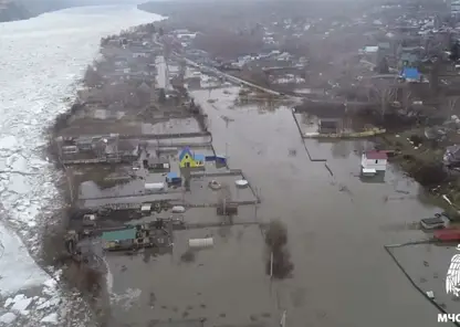 40 домов подтопило в кемеровской Югре из-за затора на реке Томь