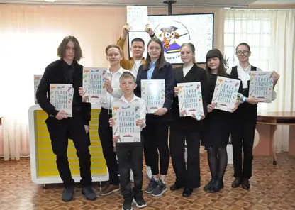 Школы и библиотеки Кодинска получили книгу «Удивительный Дальний Восток»