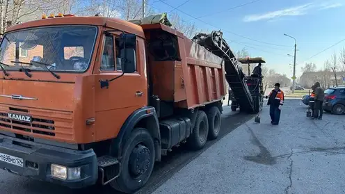 В Красноярске на Волгоградской начался ремонт дороги