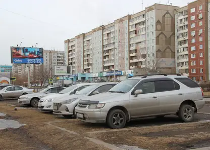 В Красноярске Советского района за парковку на газонах наказали 500 человек